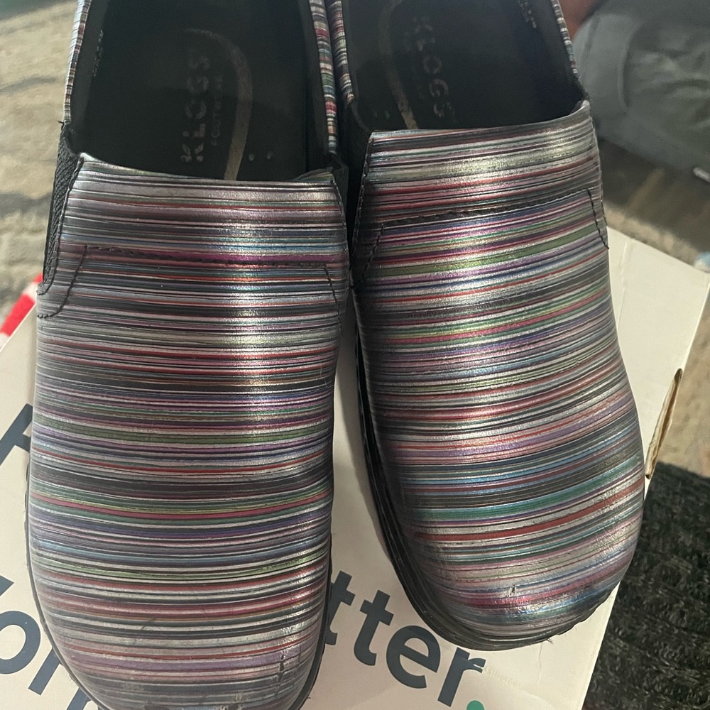 Klogs    Ladies size 8.5